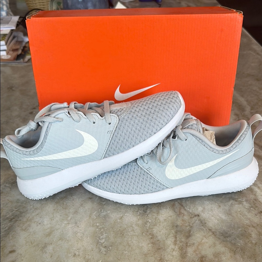 WMNS Rishe Golf Shoes Size 6